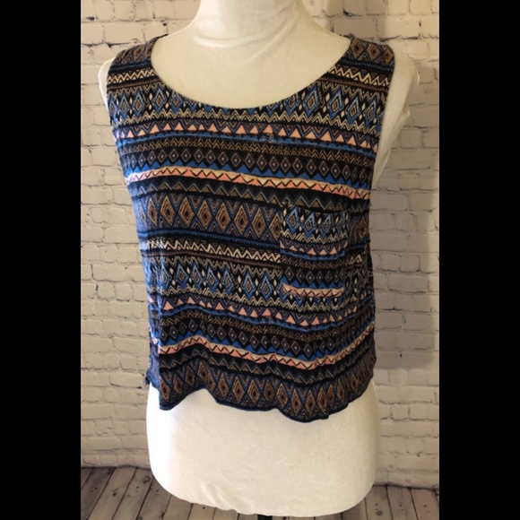 Forever 21 Tops - EUC Forever 21 multicolored crop top - Medium
